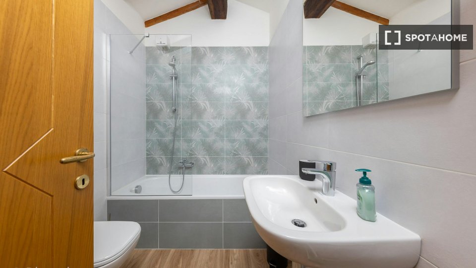 Double room Trento, 3 beds — photo 8