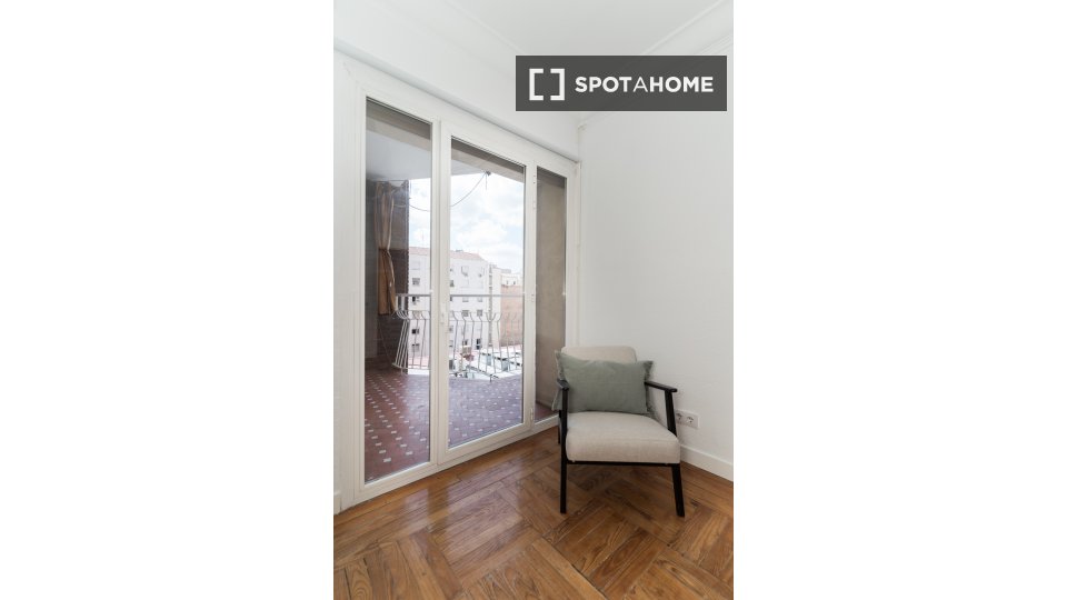 Double room Madrid, 10 beds, 380m² — photo 13