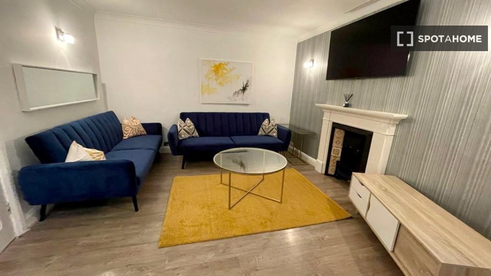 Apartment London, 4 beds — photo 1