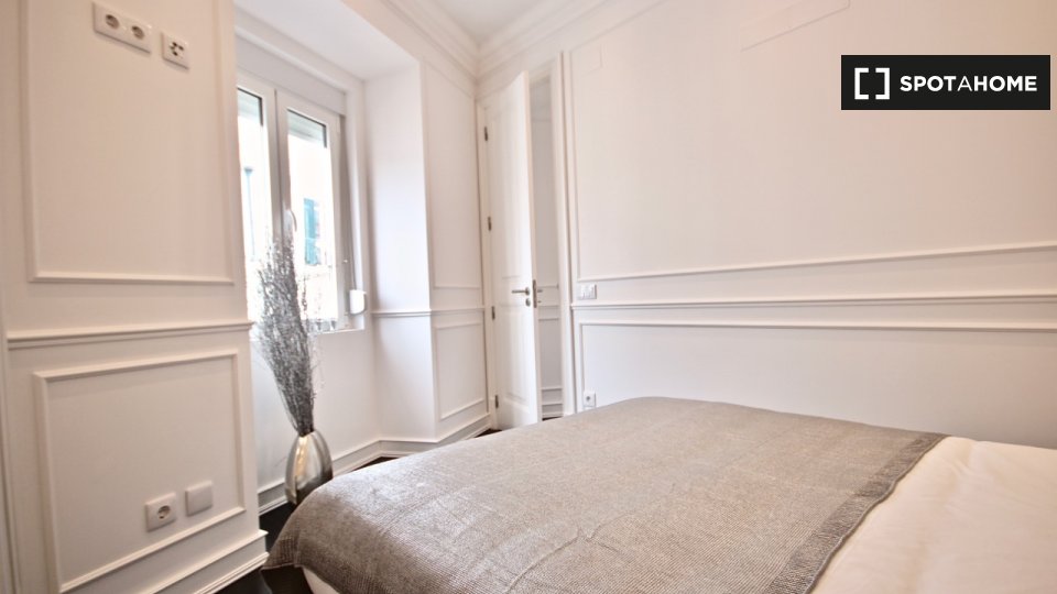 Apartment Lisbon, 2 beds, 70m² — photo 15