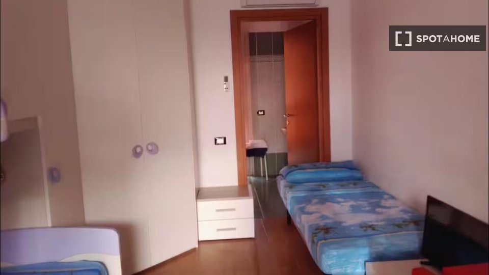 Double room Milan, 4 beds — photo 13