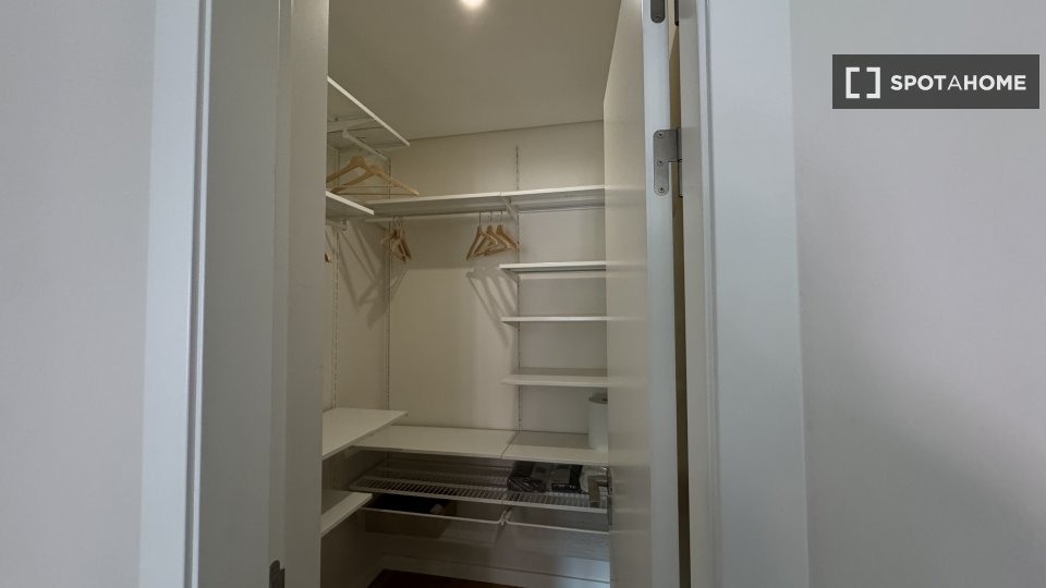 Apartment Lisbon, 2 beds, 99m² — photo 14