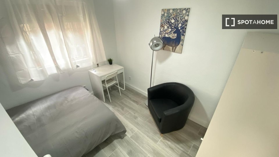 Double room Madrid, 4 beds — photo 11
