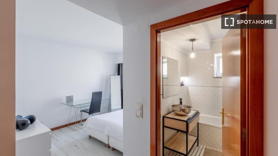Apartment Lisbon, 3 beds — photo 17