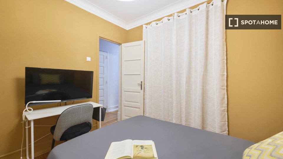 Double room Lisbon, 4 beds — photo 4