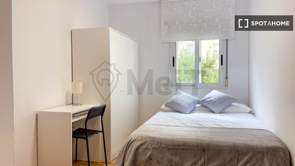 Double room Madrid, 5 beds — photo 17
