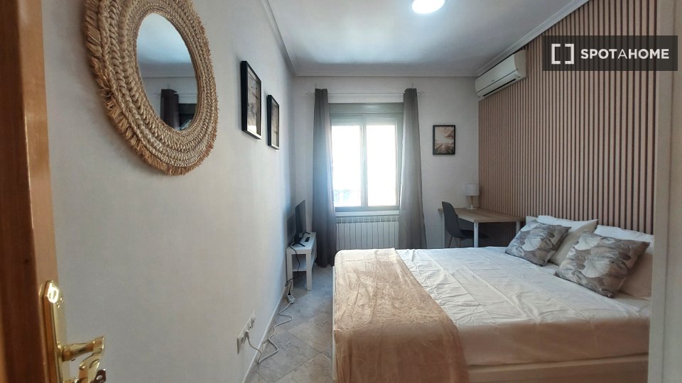 Double room Madrid, 4 beds, 95m² — photo 17