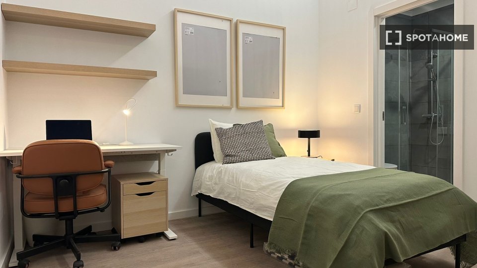 Double room Lisbon, 6 beds, 160m² — photo 34
