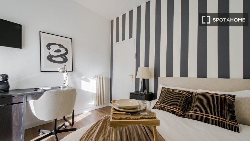 Double room Madrid, 8 beds, 150m² — photo 18