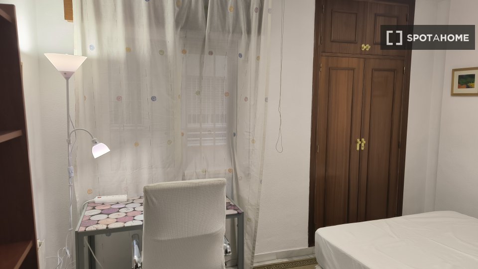 Double room Granada, 3 beds — photo 25