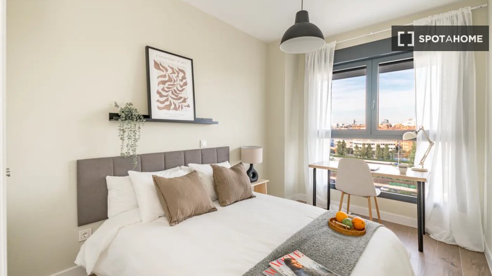 Double room Madrid, 5 beds — photo 11