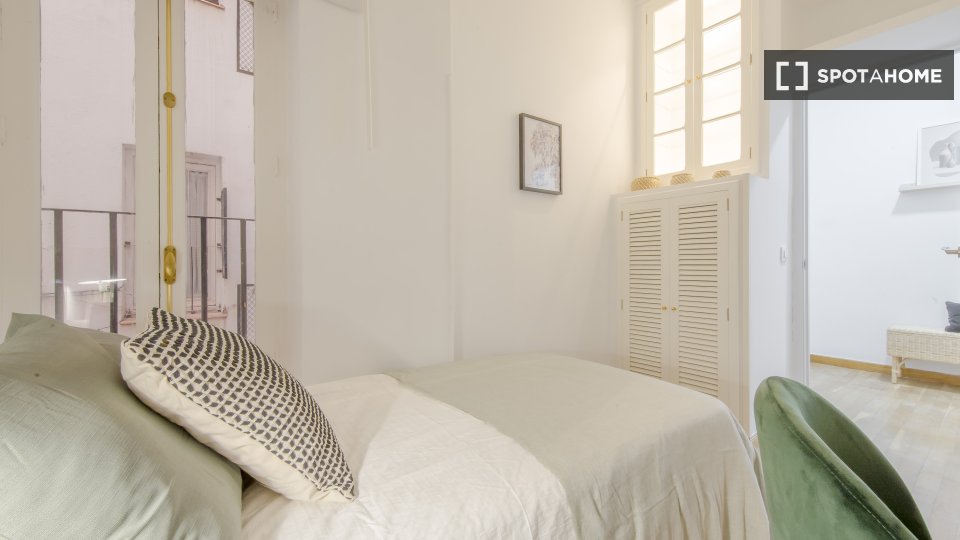 Double room Madrid, 6 beds, 120m² — photo 10