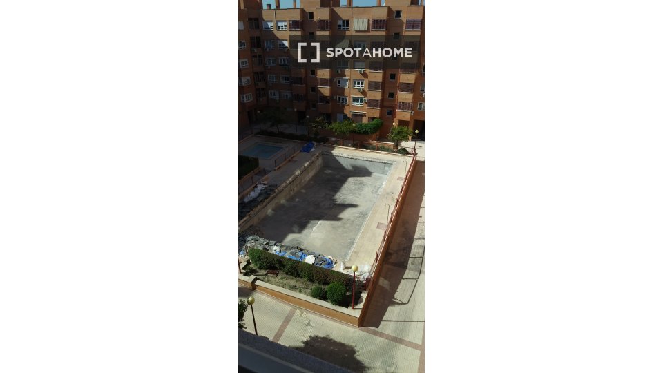 Double room Madrid, 3 beds, 100m² — photo 5