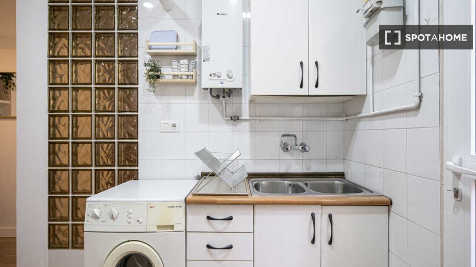 Double room Madrid, 3 beds — photo 41