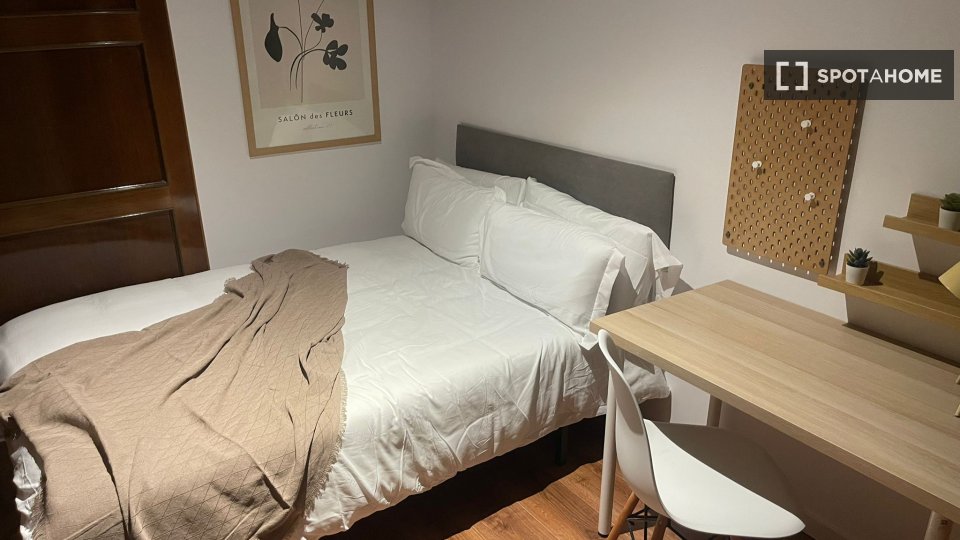 Double room Madrid, 10 beds, 173m² — photo 32