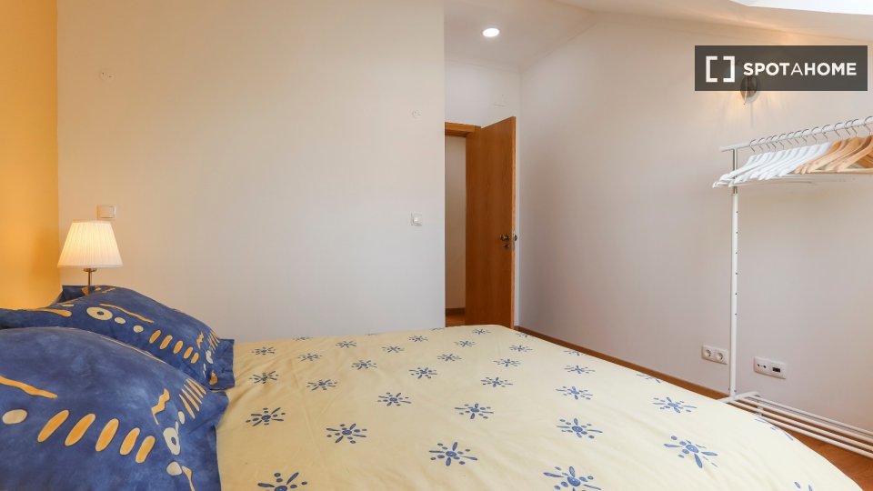 Double room Lisbon, 2 beds — photo 13