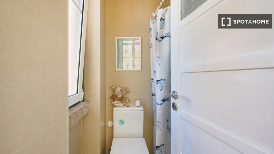 Double room Lisbon, 6 beds — photo 18