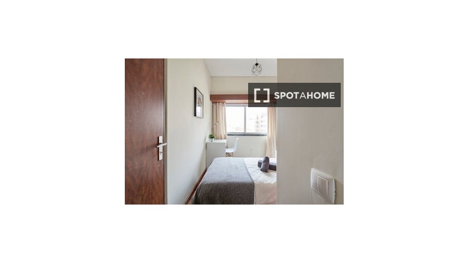 Double room Lisbon, 6 beds — photo 17