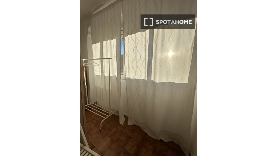 Double room Barcelona, 3 beds, 98m² — photo 1