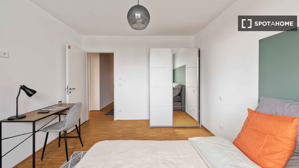 Double room Munich, 4 beds, 92m² — photo 13