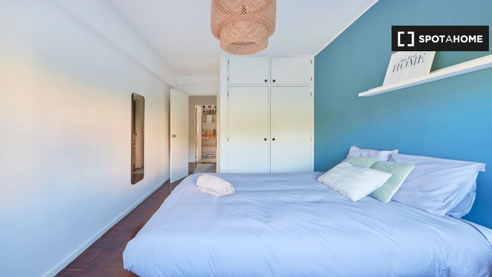 Double room Lisbon, 2 beds — photo 15