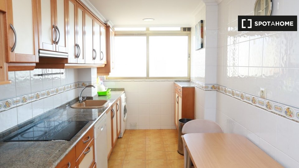 Double room Valencia, 3 beds, 120m² — photo 4