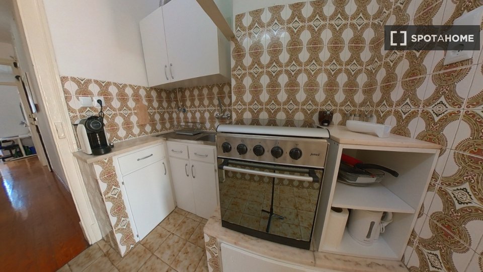Double room Lisbon, 3 beds, 80m² — photo 16