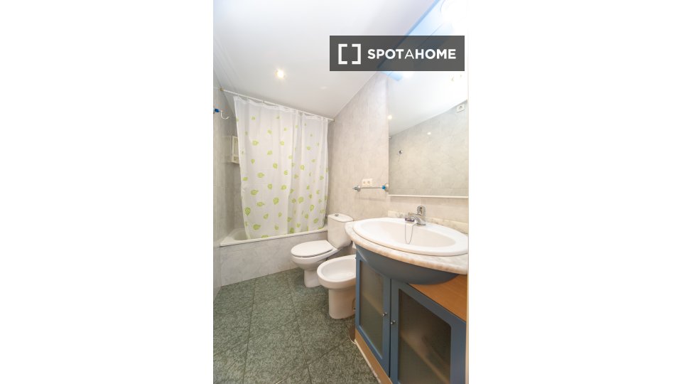 Double room Granada, 3 beds, 80m² — photo 5