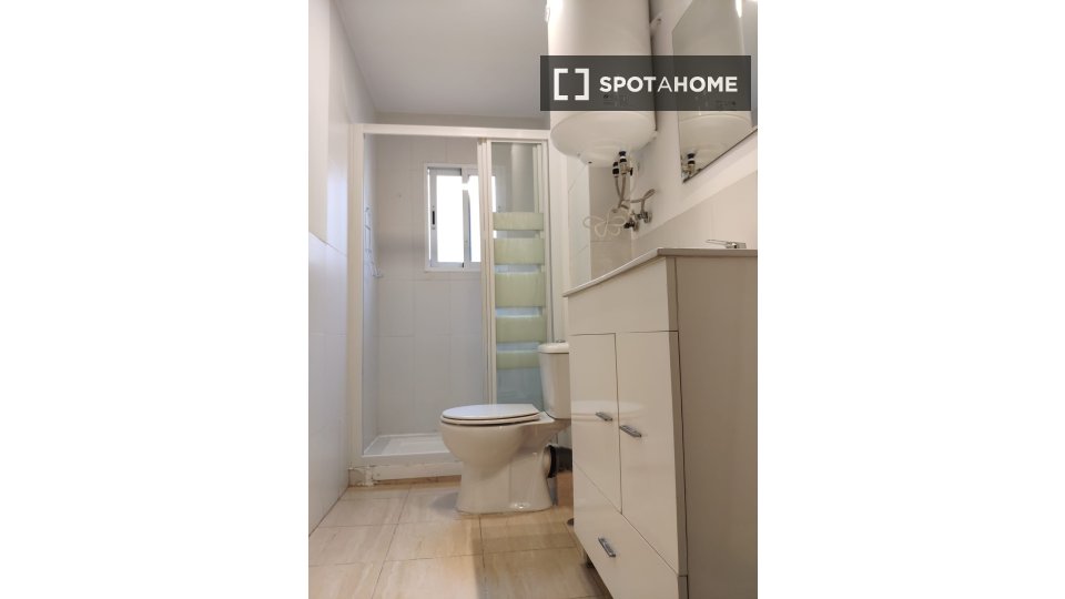 Double room Madrid, 3 beds — photo 10