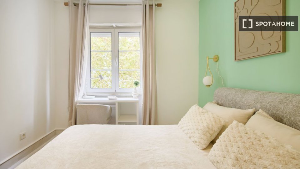 Double room Lisbon, 6 beds — photo 12