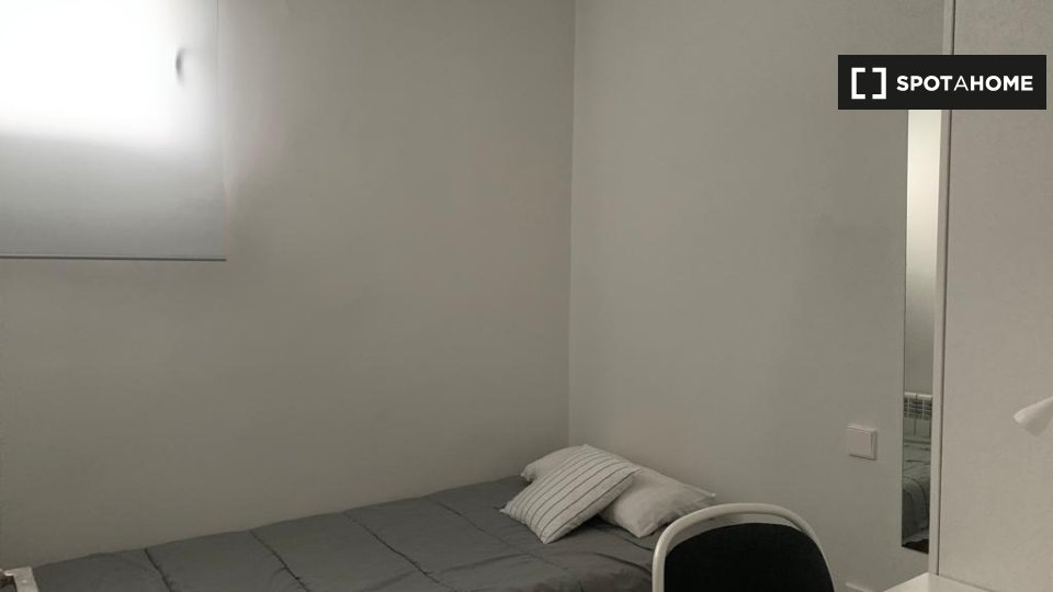 Double room Madrid, 5 beds — photo 11