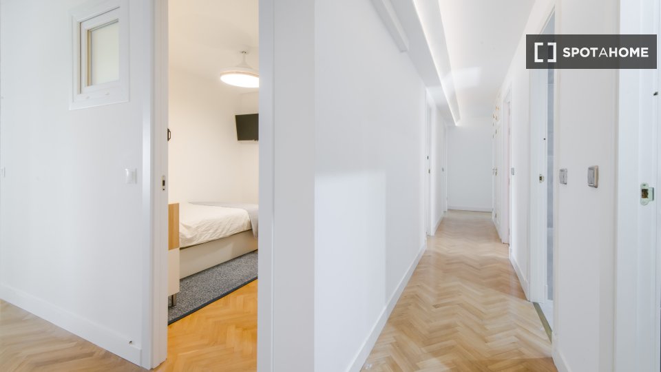 Double room Madrid, 7 beds — photo 19