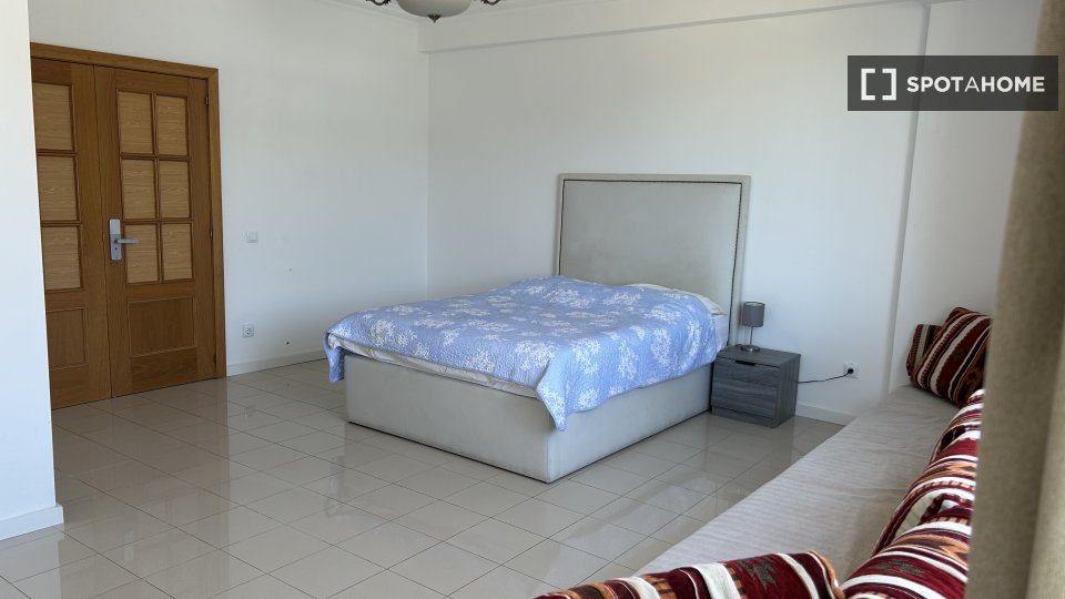 Double room Lisbon, 4 beds, 125m² — photo 24