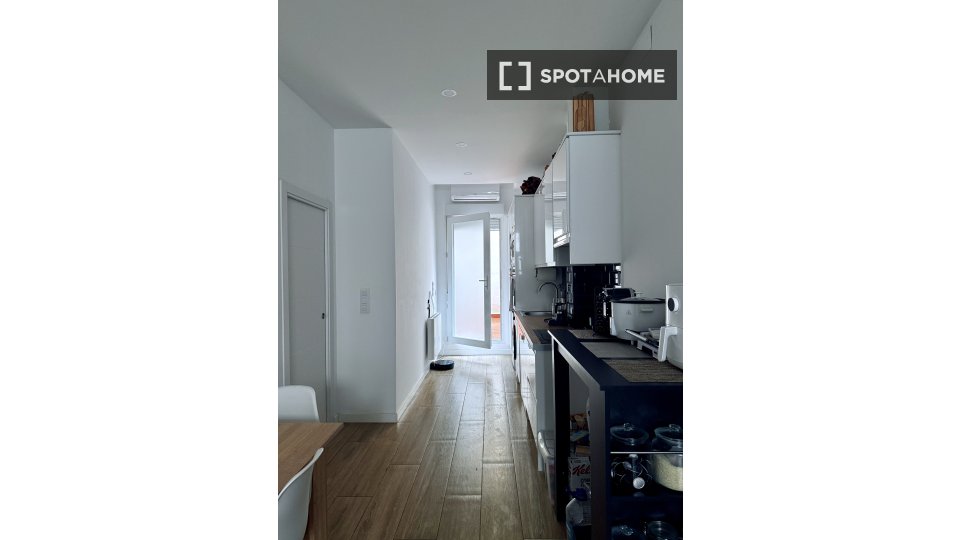 Double room Madrid, 2 beds, 70m² — photo 10