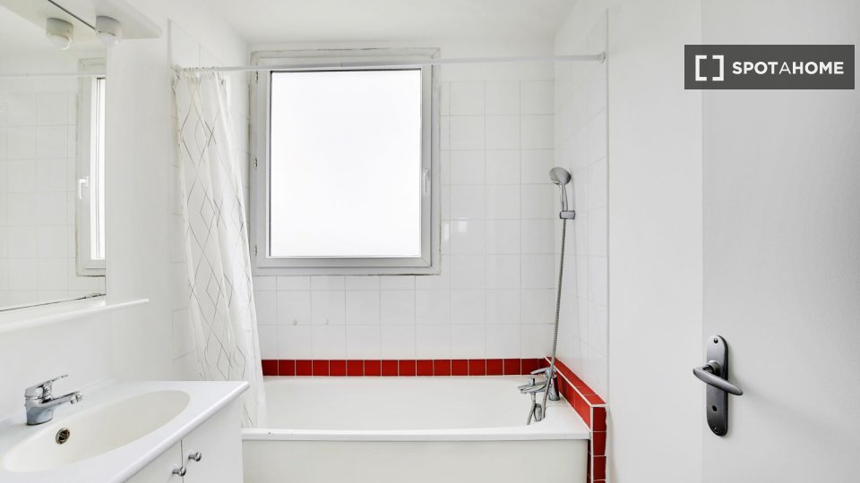 Double room Paris, 4 beds — photo 25