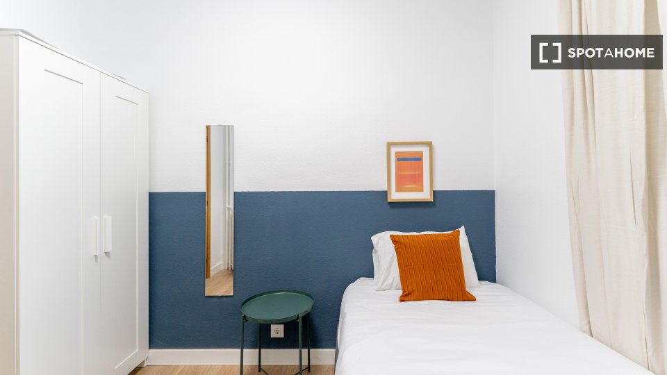 Double room Madrid, 5 beds — photo 10