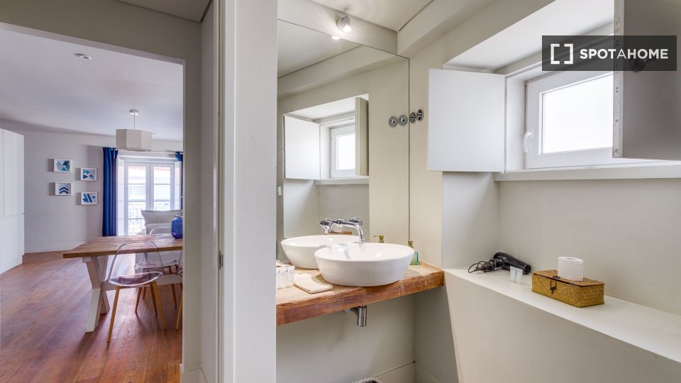 Apartment Lisbon, 2 beds — photo 30