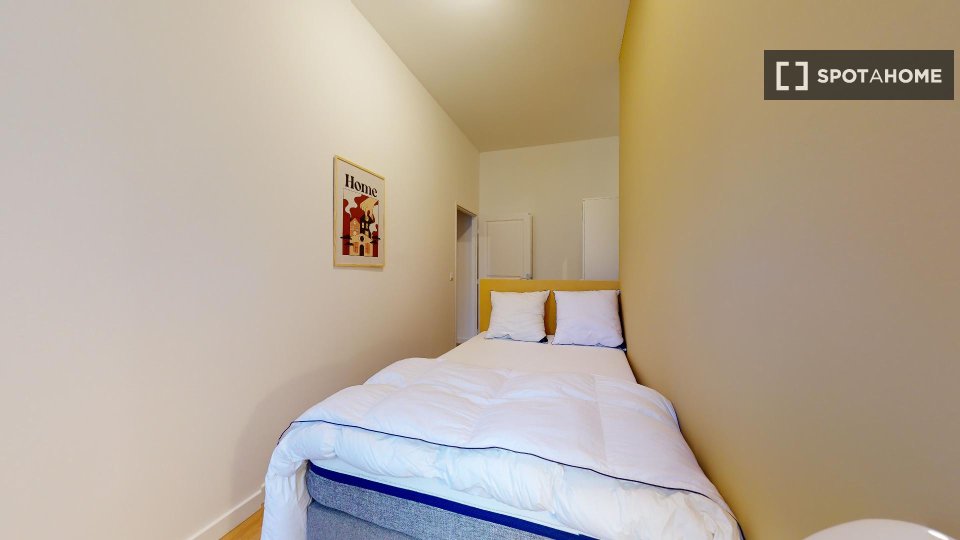 Double room Marseille, 18 beds — photo 9