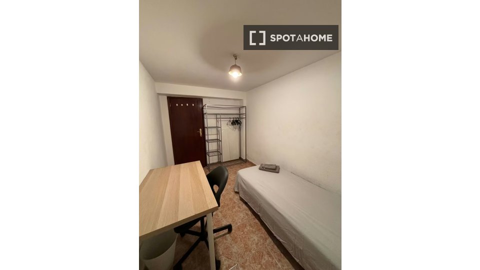 Double room Lisbon, 6 beds — photo 18