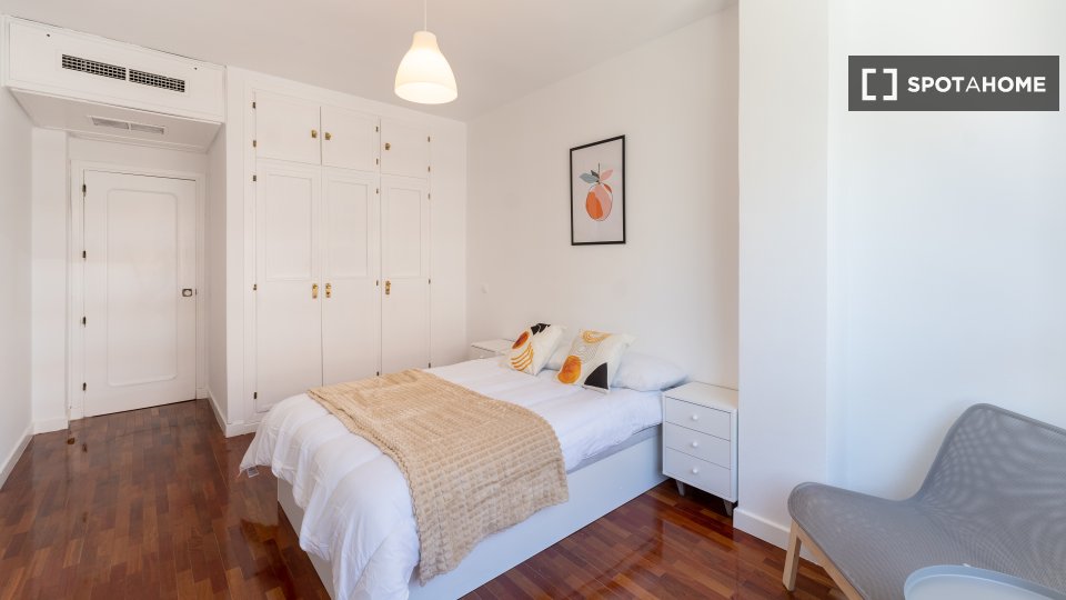 Double room Madrid, 7 beds — photo 16