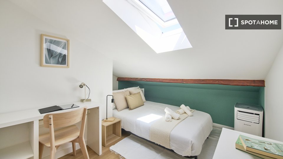 Double room Lisbon, 9 beds — photo 18