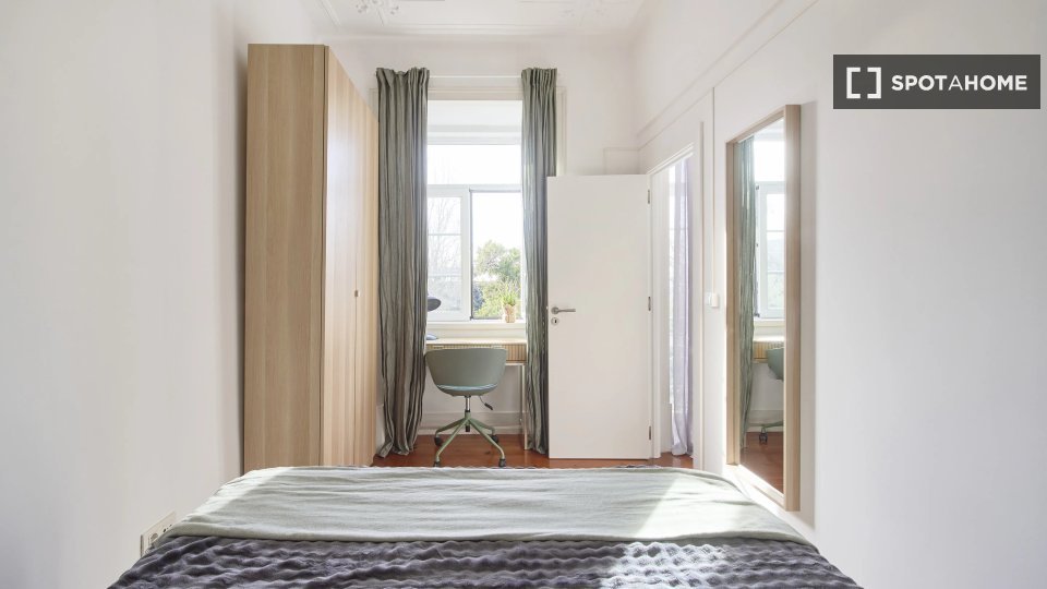 Double room Lisbon, 6 beds — photo 13