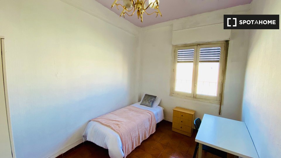 Double room Madrid, 5 beds — photo 4