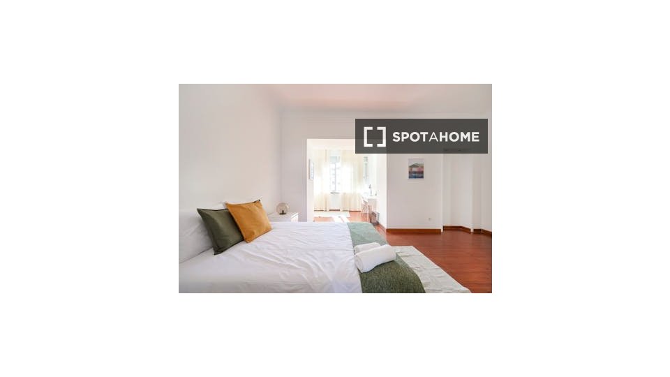 Double room Lisbon, 6 beds — photo 16