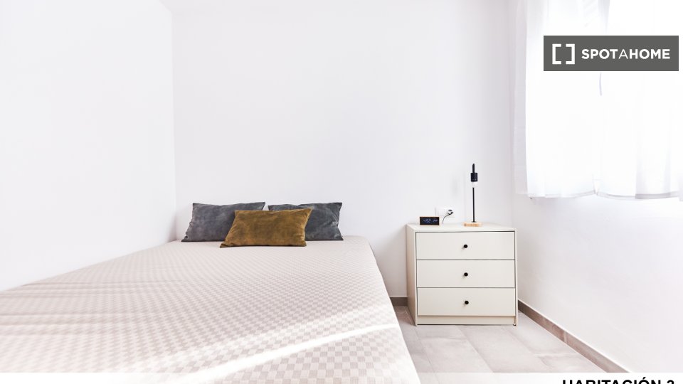 Double room Seville, 3 beds — photo 22