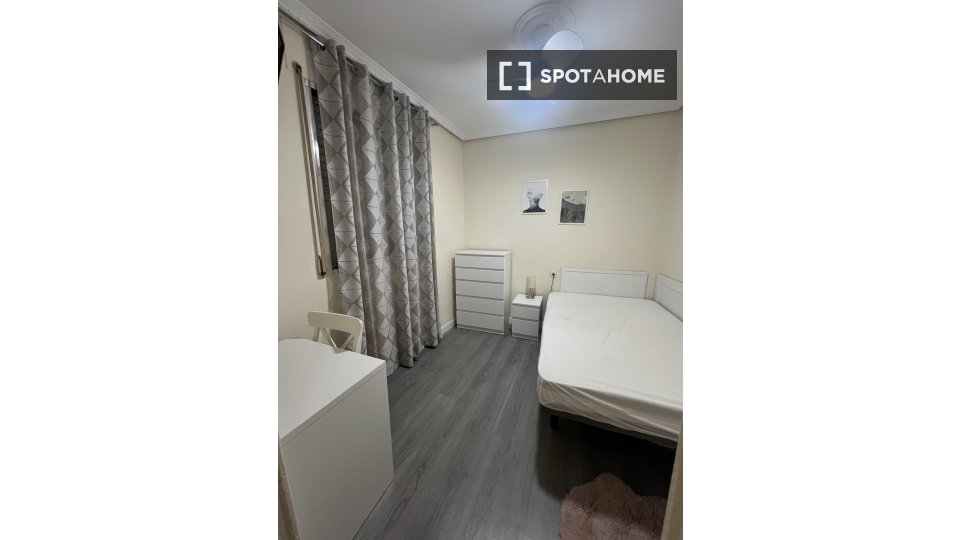 Double room Madrid, 8 beds, 275m² — photo 1