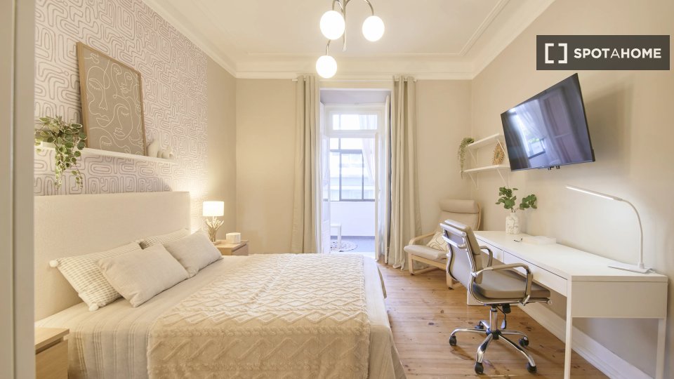 Double room Lisbon, 5 beds — photo 10
