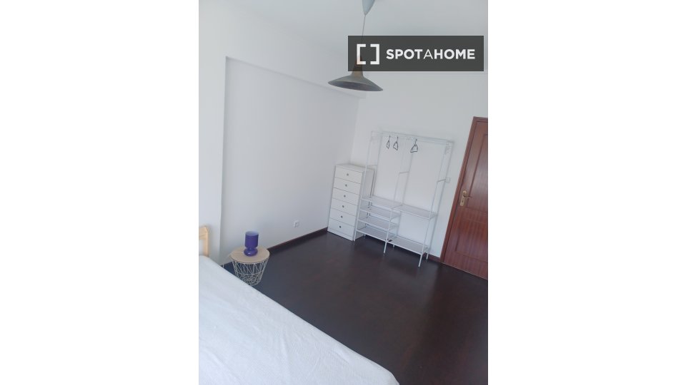 Double room Lisbon, 3 beds — photo 6