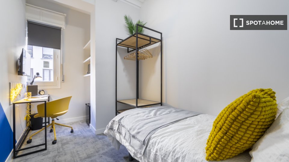 Double room Madrid, 10 beds, 162m² — photo 19