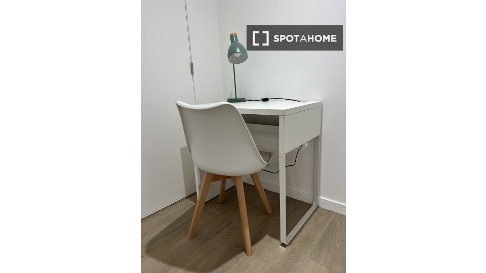 Double room Brussels, 9 beds, 13m² — photo 17